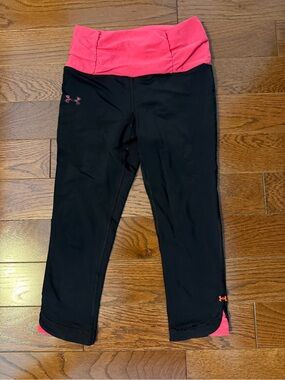 Women’s Under Armour Black Capri Leggings with Bight Coral Waistband. Size XS/S